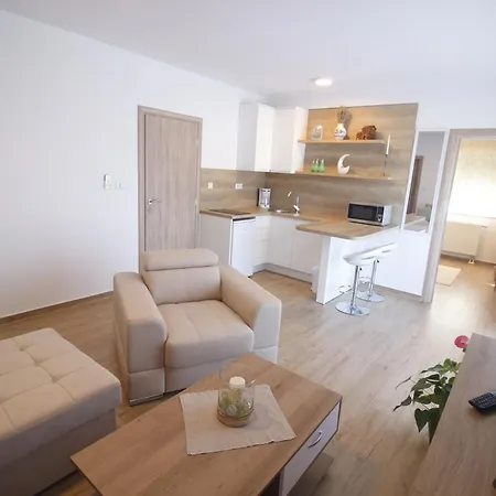 - Casa Adrianovo