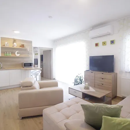 - Casa Adrianovo