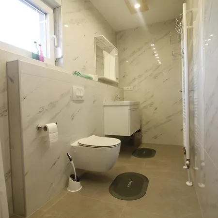 - Casa Adrianovo *