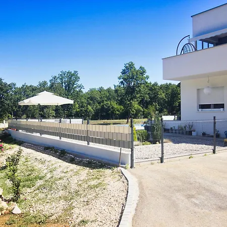 - Casa Adrianovo