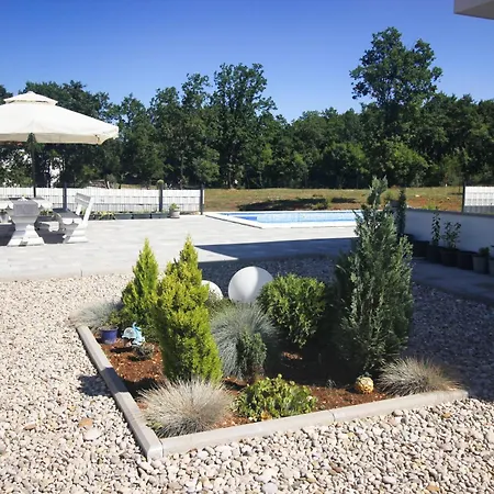 - Casa Adrianovo